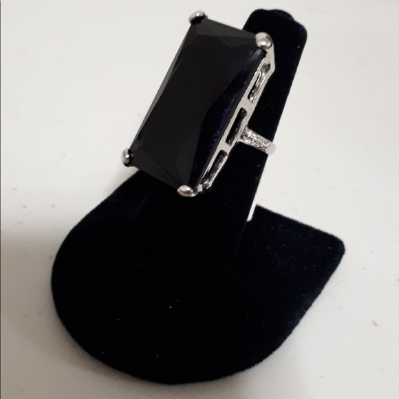 Ring - Picture 5 of 6